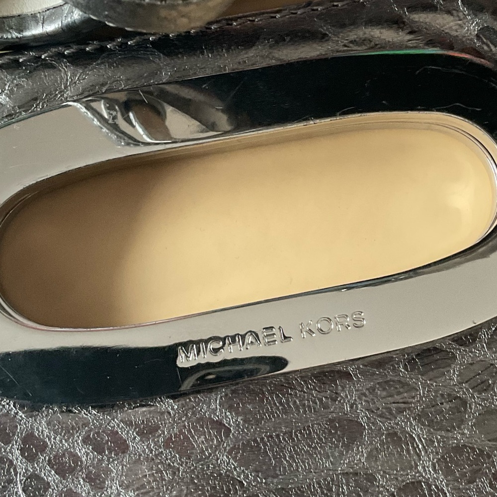Beautiful clutch, good condition, silver , come with dust bag